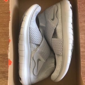 Nike free run motion flyknit